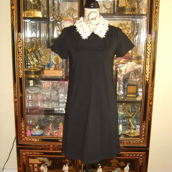 BLOOMINGDALE'S AQUA LABEL BLACK DRESS WITH FLORAL EMBELLISHED COLLAR S - Picture 1 of 7